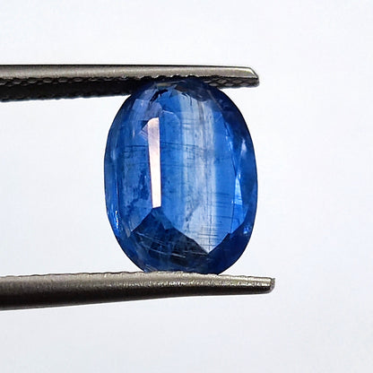 4.0 Carat 8X11X5 (WXLXB) Oval Shaped Natural Kyanite