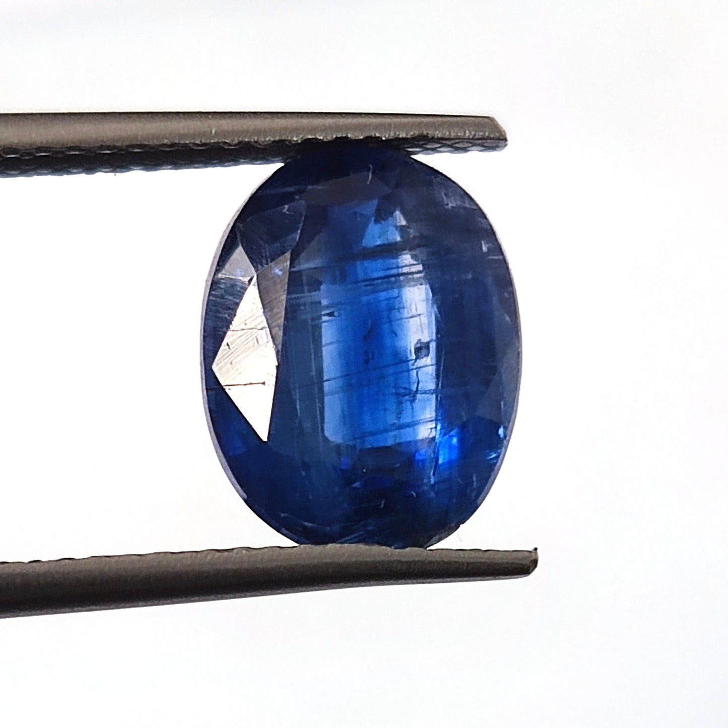 4.10 Carat 8.4X10.8X5.1 (WXLXB) Oval Shaped Natural Kyanite