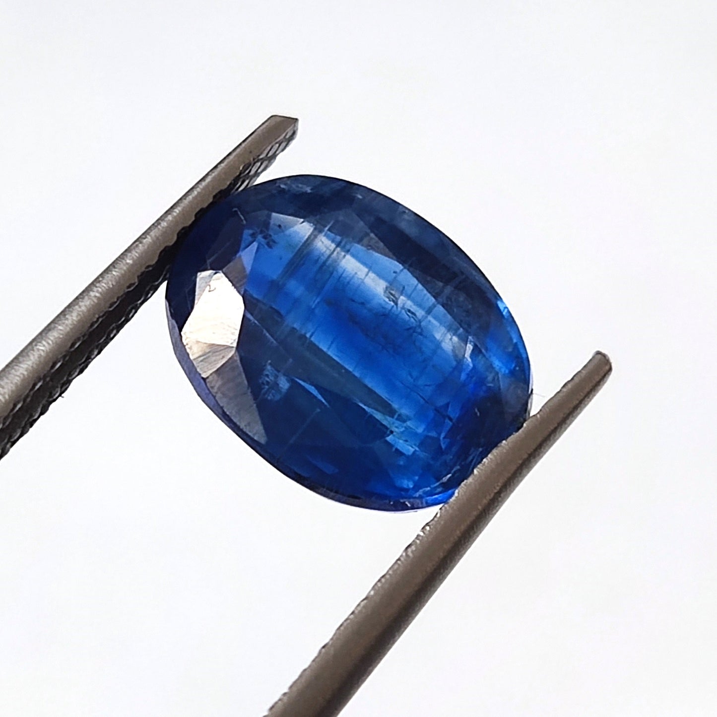 4.10 Carat 8.4X10.8X5.1 (WXLXB) Oval Shaped Natural Kyanite