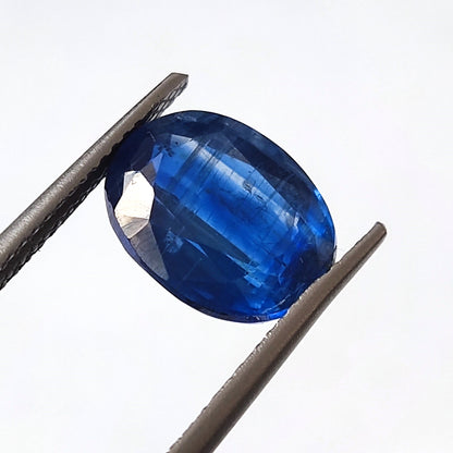 4.10 Carat 8.4X10.8X5.1 (WXLXB) Oval Shaped Natural Kyanite