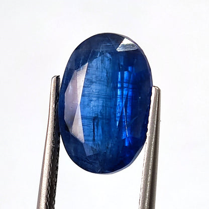 7.55 Carat 9.8X14.6X6 (WXLXB) Oval Shaped Natural Kyanite