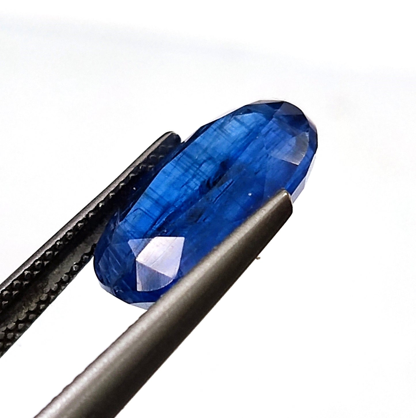 7.55 Carat 9.8X14.6X6 (WXLXB) Oval Shaped Natural Kyanite