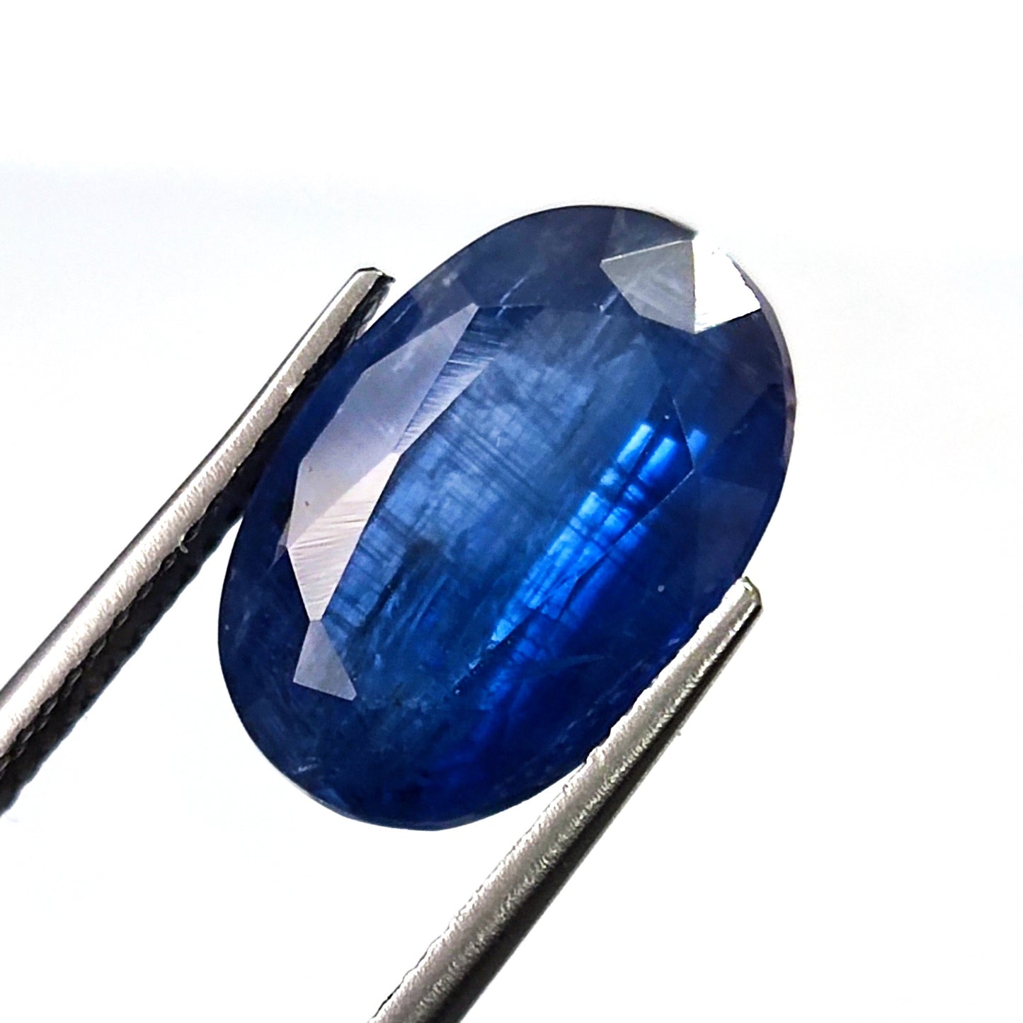 7.55 Carat 9.8X14.6X6 (WXLXB) Oval Shaped Natural Kyanite