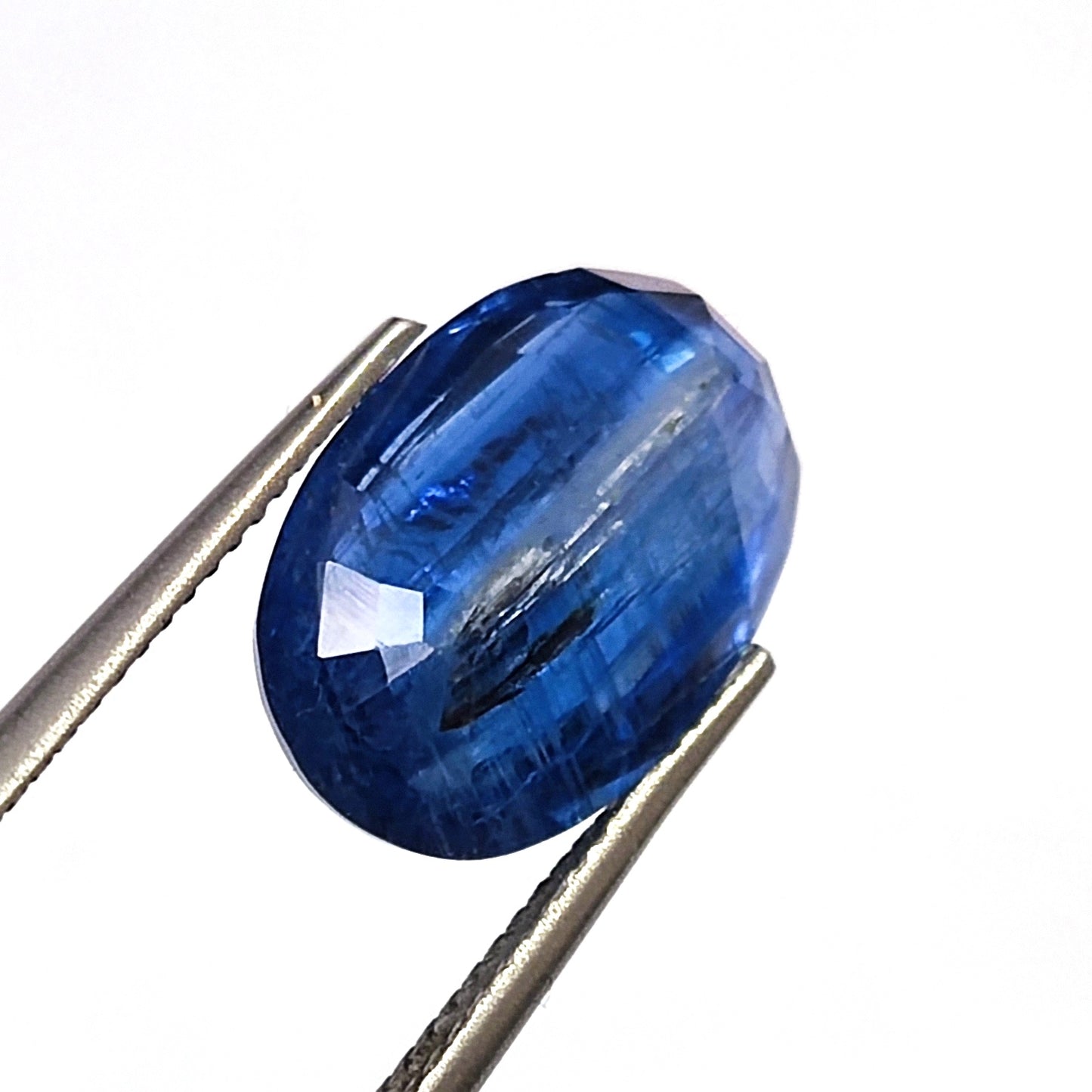 7.55 Carat 9.8X14.6X6 (WXLXB) Oval Shaped Natural Kyanite