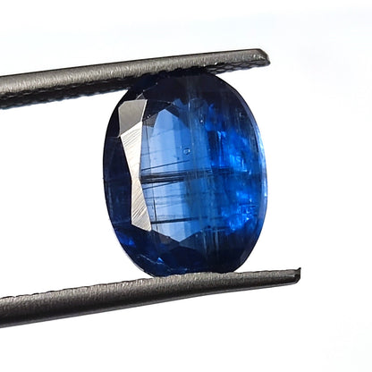 3.75 CARAT 8.1X10.7X4.9(WXLXD) NATURAL OVAL CUT KYNITE GEMSTONE