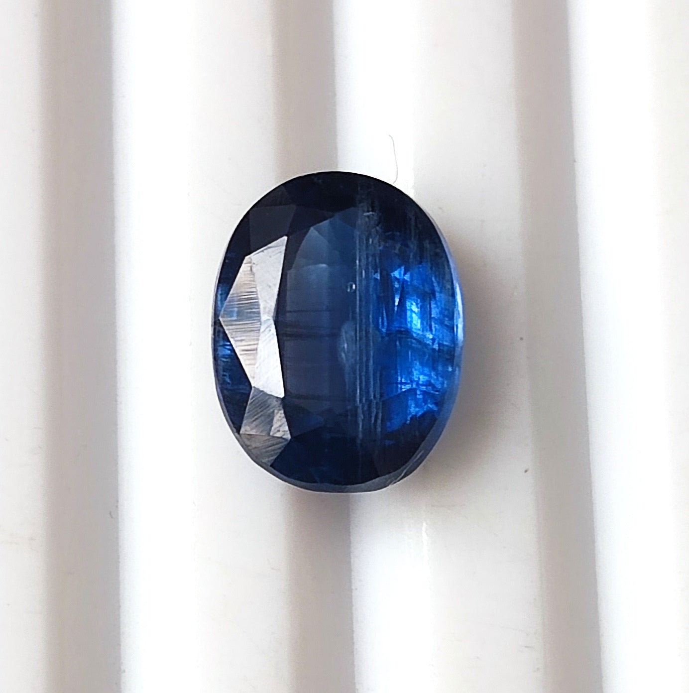 3.75 CARAT 8.1X10.7X4.9(WXLXD) NATURAL OVAL CUT KYNITE GEMSTONE