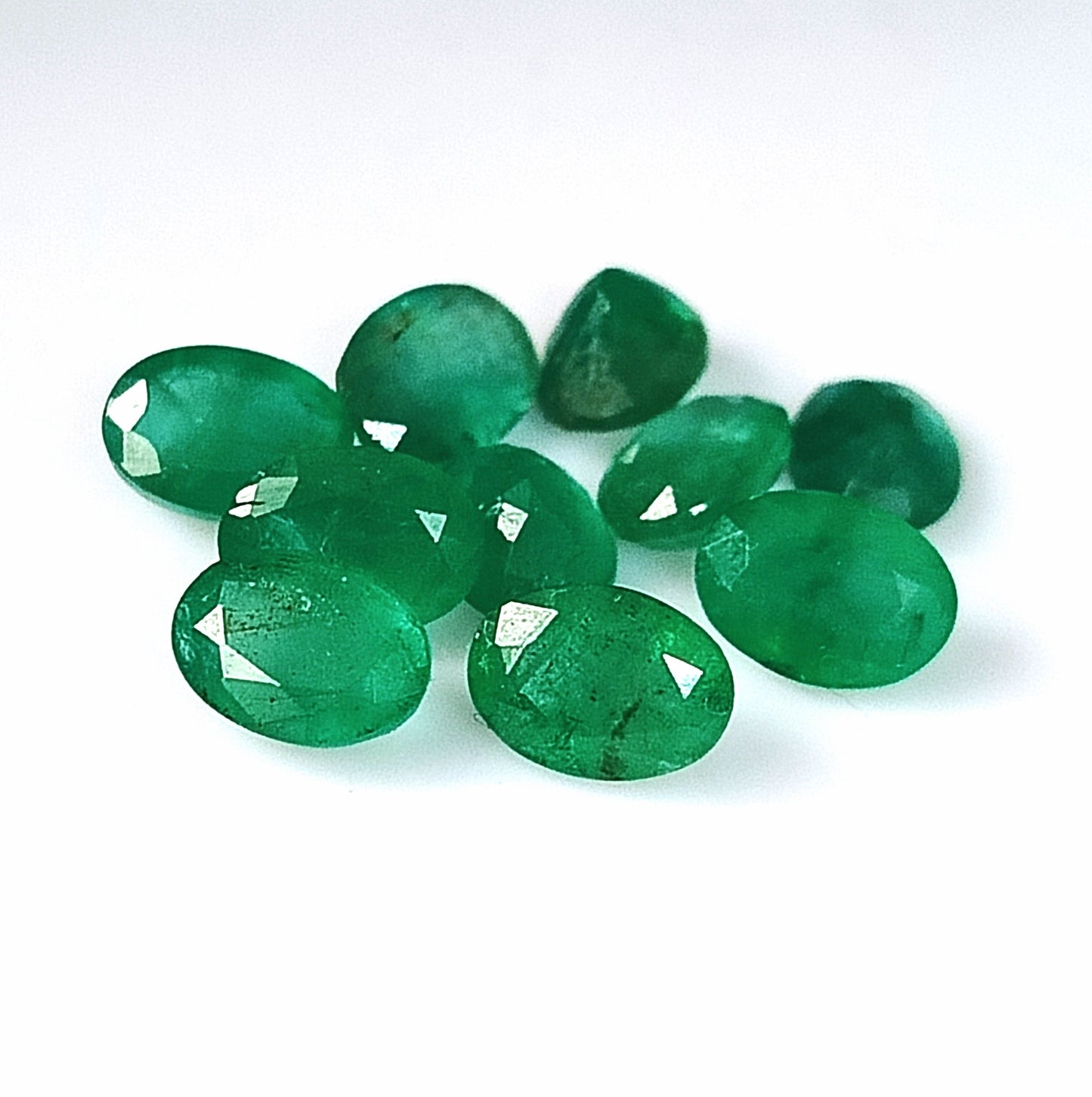 8.0 Carat 10 Pieces 7X5 MM Oval Cut Natural Faceted Zambian Emerald Lot