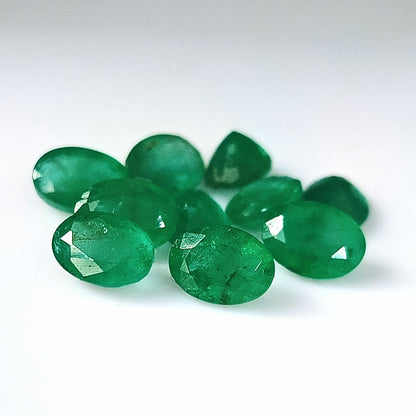 8.0 Carat 10 Pieces 7X5 MM Oval Cut Natural Faceted Zambian Emerald Lot