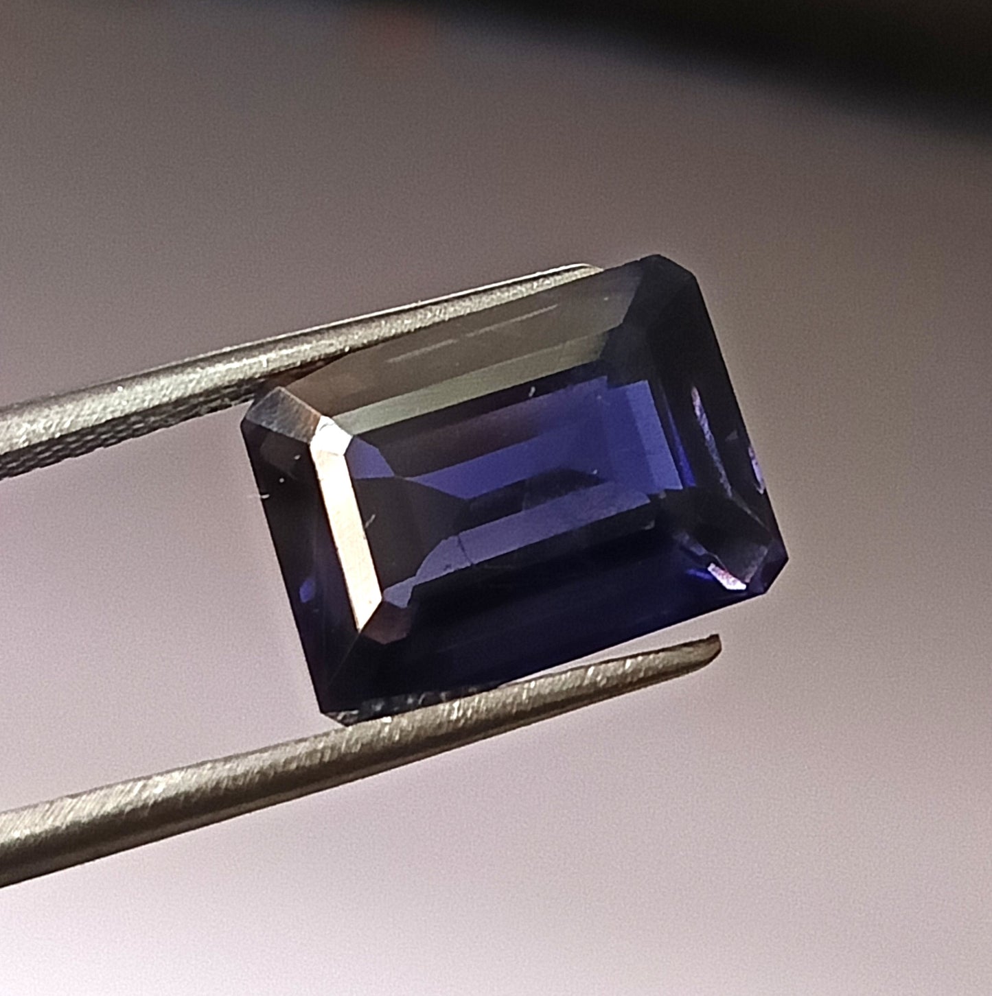 5.65 CARAT 9.4X12.5X6.4 (WXLXD) NATURAL EMERALD CUT IOLITE