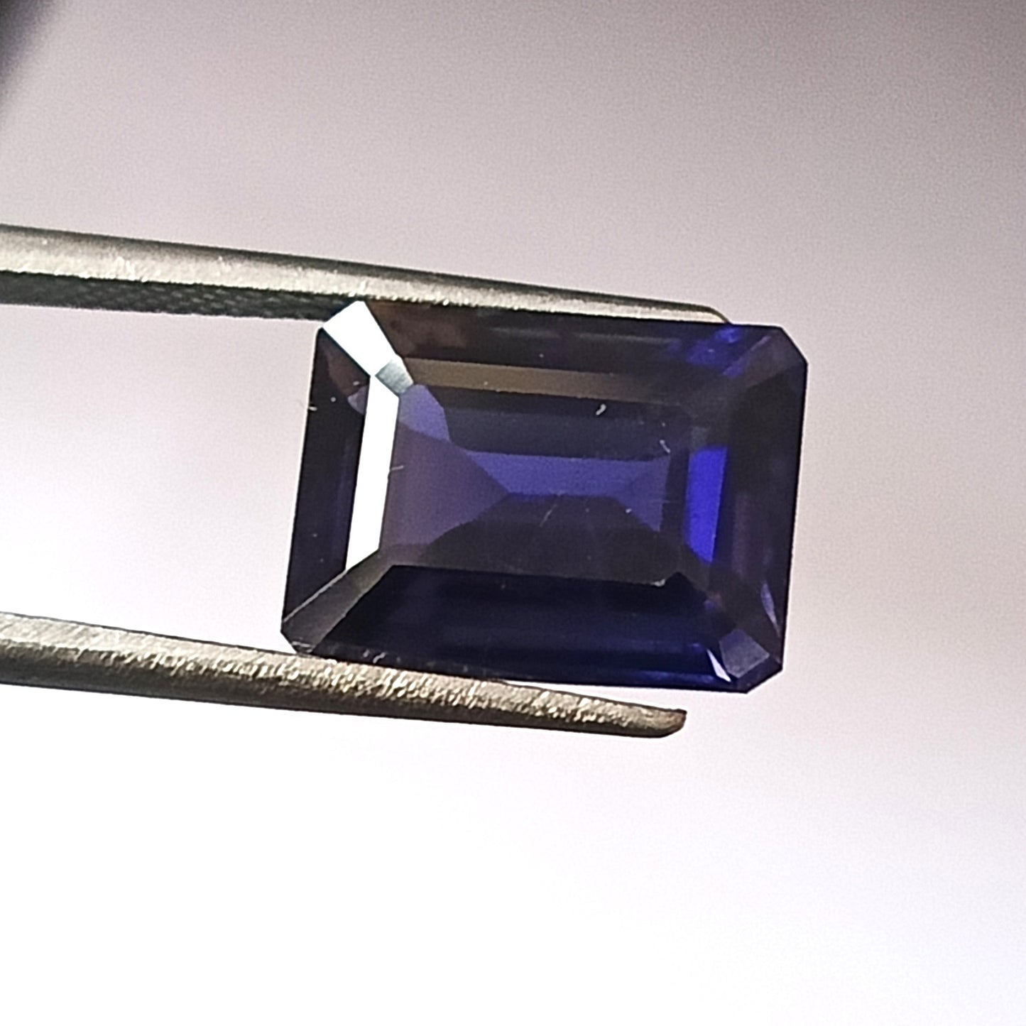 5.65 CARAT 9.4X12.5X6.4 (WXLXD) NATURAL EMERALD CUT IOLITE
