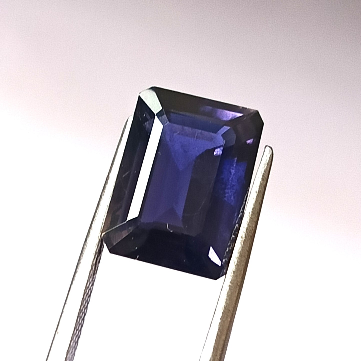 5.65 CARAT 9.4X12.5X6.4 (WXLXD) NATURAL EMERALD CUT IOLITE