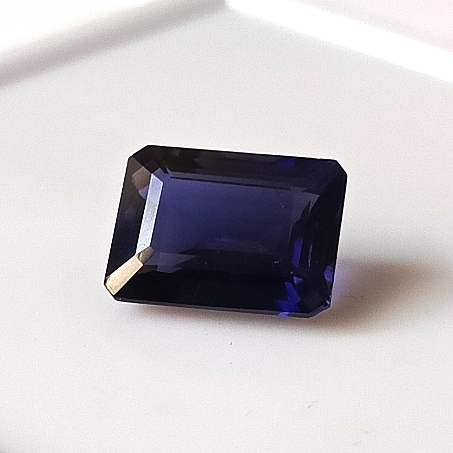 5.65 CARAT 9.4X12.5X6.4 (WXLXD) NATURAL EMERALD CUT IOLITE