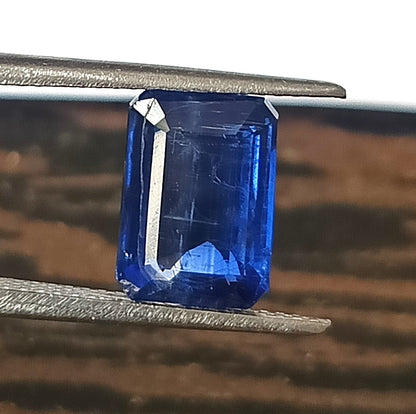 3.85 CARAT 7.8X10.4X4.5 (WXLXD) NATURAL EMERALD CUT  KYNITE  GEMSTONE