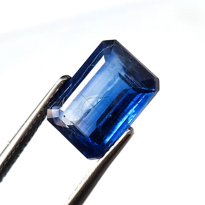 3.85 CARAT 7.8X10.4X4.5 (WXLXD) NATURAL EMERALD CUT  KYNITE  GEMSTONE