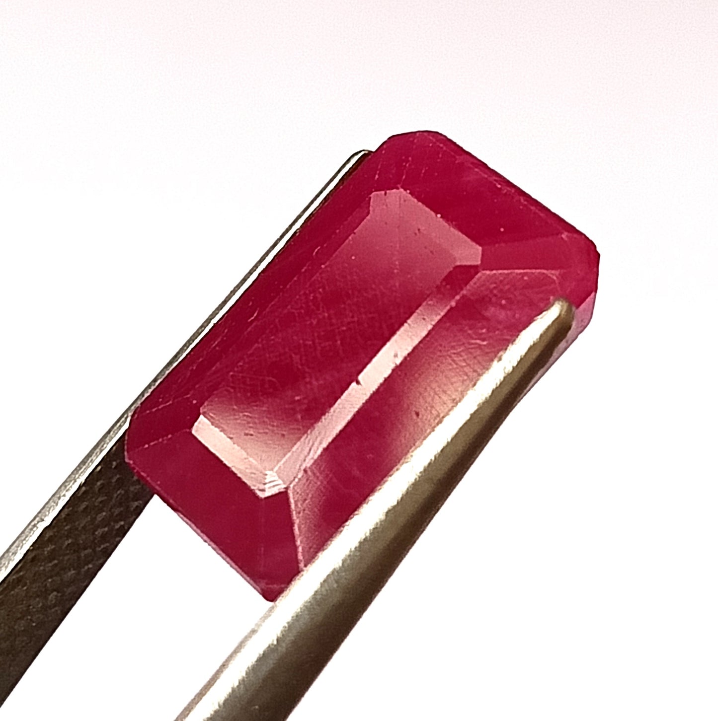 9.80 CARAT 10X14X5.7 (WXLXD) NATURAL EMERALD CUT MOSAMBIQUE RUBY